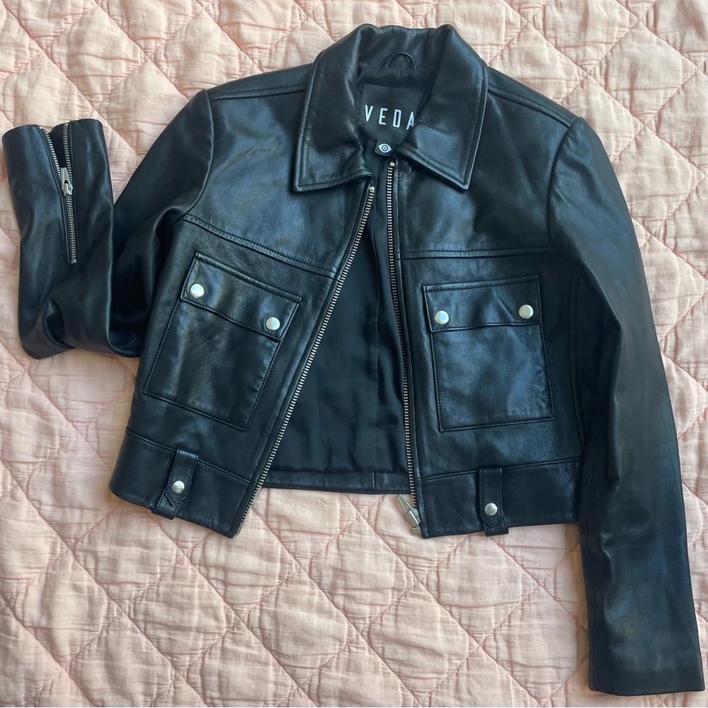 VEDA genuine leather crop